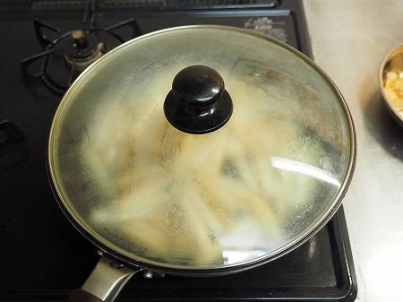 鶏むね肉で鶏ごぼう照り焼き055.jpg