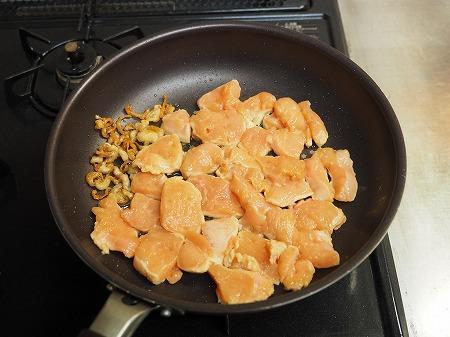 鶏むね肉で鶏ごぼう照り焼き047.jpg