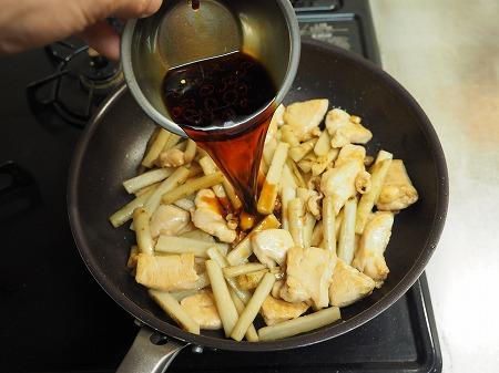 鶏むね肉で鶏ごぼう照り焼き061.jpg