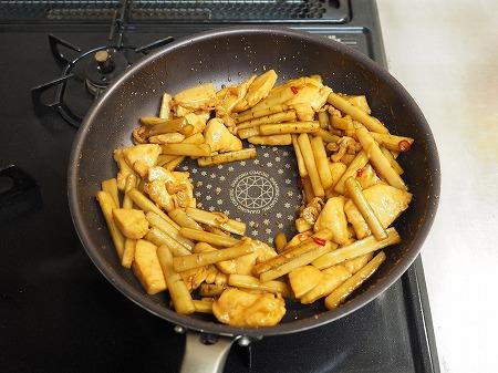 鶏むね肉で鶏ごぼう照り焼き064.jpg