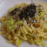 しらすと春キャベツのバター風味たらこスパ