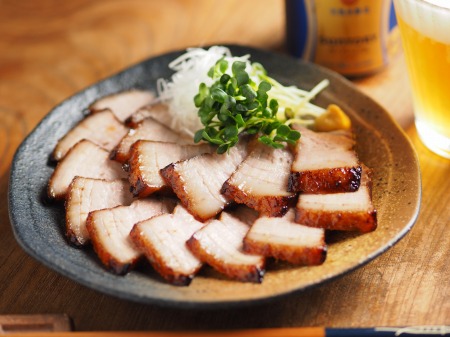 豚ばら肉のはちみつチャーシュー オーブンで簡単レシピ 筋肉料理人の家呑みレシピと時々 アウトドア 公式連載 レシピブログ