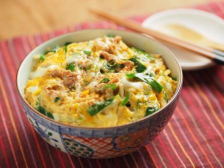 豚ニラもやしの卵とじ丼 筋肉料理人の家呑みレシピと時々 アウトドア 公式連載 レシピブログ