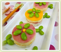 Enjoy Kitchenさん『【アジシオ】お花が可愛い♪牛乳パック型で作るデコおにぎり』From Enjoy Kitchenの*Let's Enjoy Cooking*