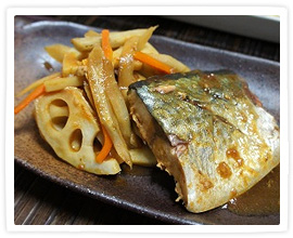 エバラ「黄金の味　中辛」を使ってさばと根菜蒸し