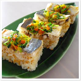 ぷりさん「ワンだふるな生活」彩り野菜と鯵フィーレのピリ辛！押し寿司