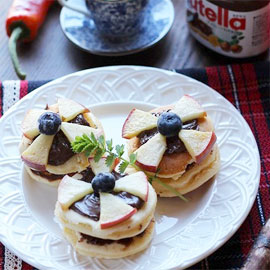 ヨーグルト入りホットケーキでヌテラのプチリンゴケーキ