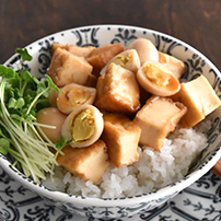 簡単どんぶり♪厚揚げでルーローハン風写真