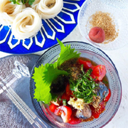 【麺ゆでレンジで】ザクザクトマトと鯖缶のつけ汁そうめん